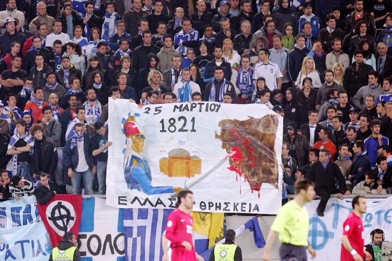 Παίζει... μπάλα στο Euro και η Χρυσή Αυγή! (photos)