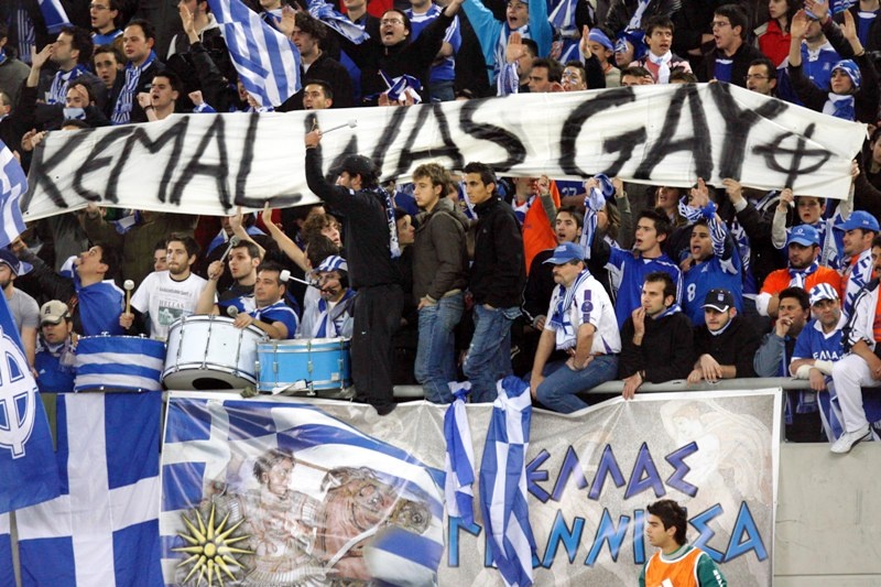 Παίζει... μπάλα στο Euro και η Χρυσή Αυγή! (photos)