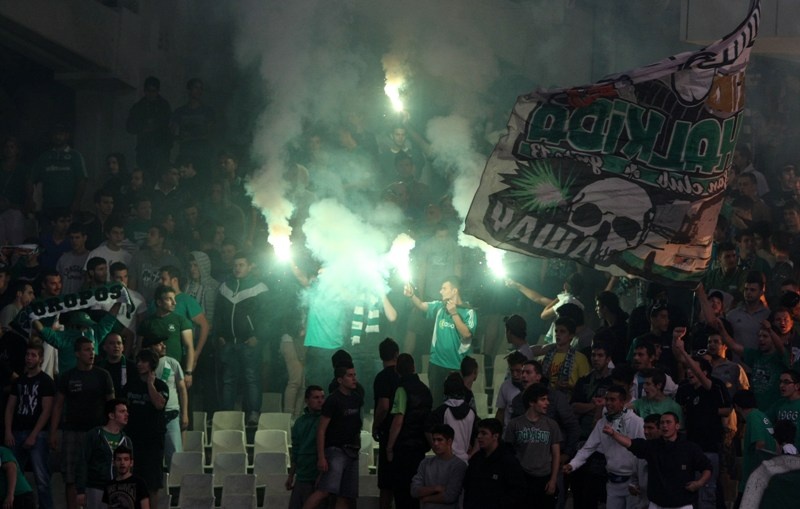 «Πράσινο» σεντόνι, ραμμένο απ΄ τον Τοτσέ... (photos+videos)