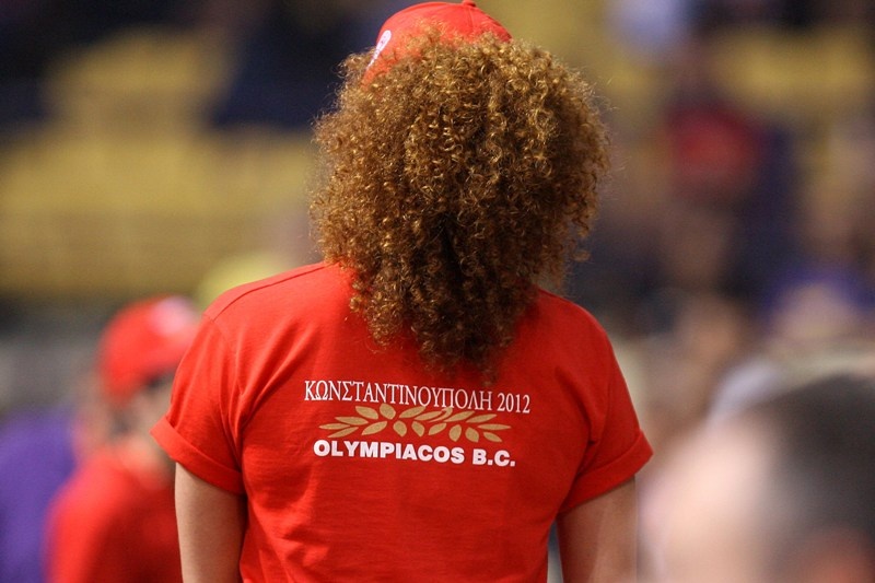 Οι cheerleader και το νέο μπλουζάκι του Ολυμπιακού! (photos)
