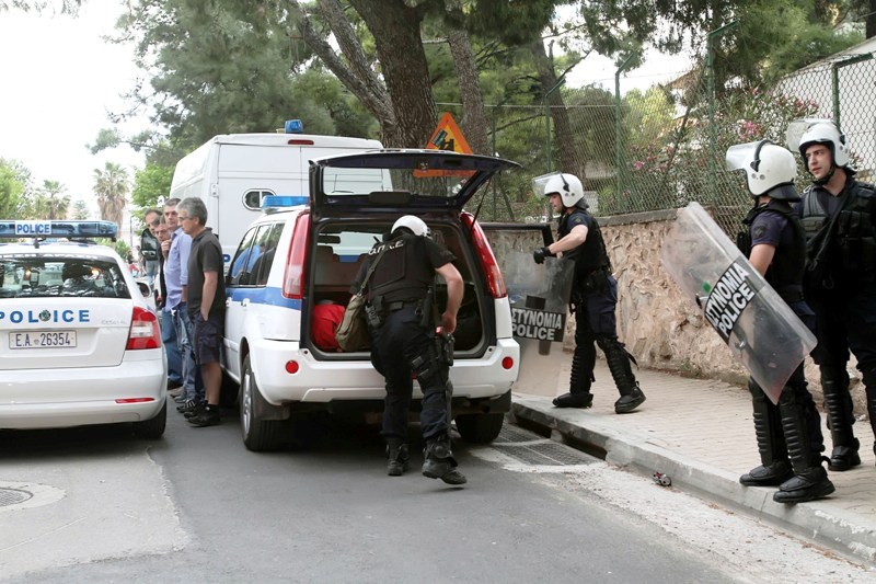 Μαχαιρώματα μεταξύ οπαδών στο Πεύκη-Περαμαϊκός (photos)