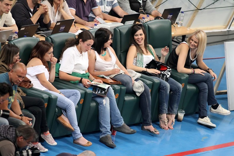 Εδειξαν τα... καρύδια τους σε Ολυμπιακό και διαιτησία