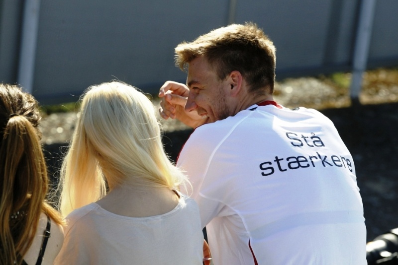 Euro 2012: Η σέξι συνοδεία του Μπέντνερ (photos)