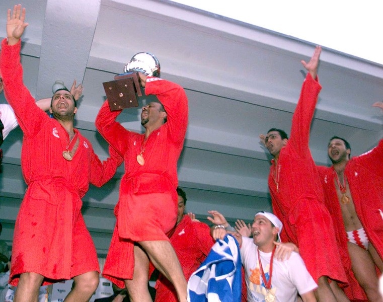 Όταν η Ευρώπη υποκλίθηκε στον Ολυμπιακό (photos+videos)