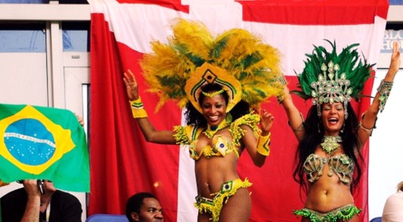 Euro 2012: Οι πρώτες σέξι παρουσίες (photos)