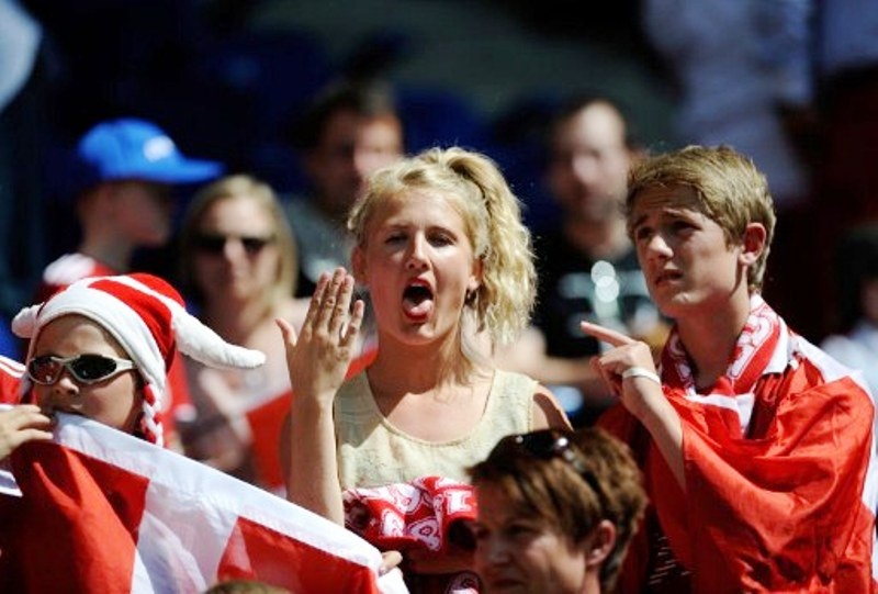 Euro 2012: Οι πρώτες σέξι παρουσίες (photos)