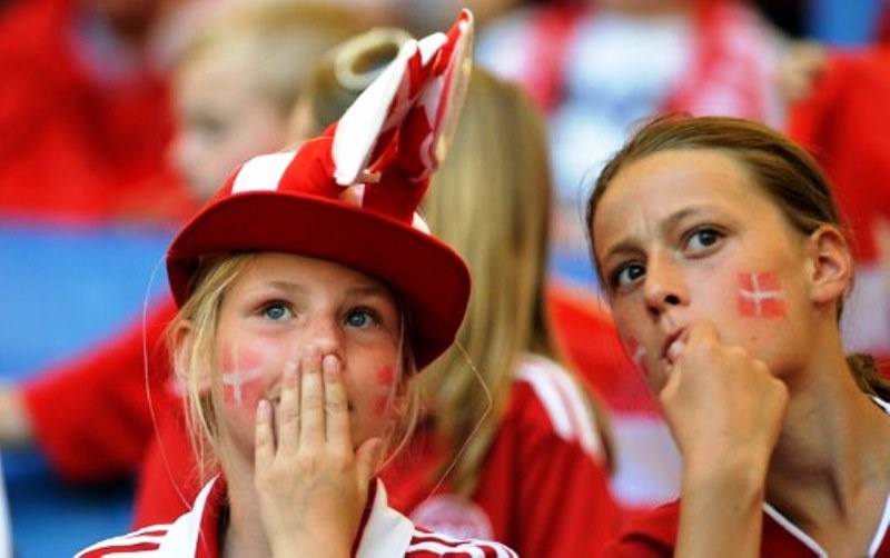 Euro 2012: Οι πρώτες σέξι παρουσίες (photos)