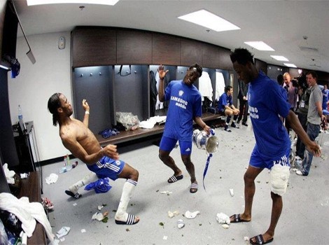 Η Ριάνα γλεντάει και τον Ντρογκμπά! (photos+video)