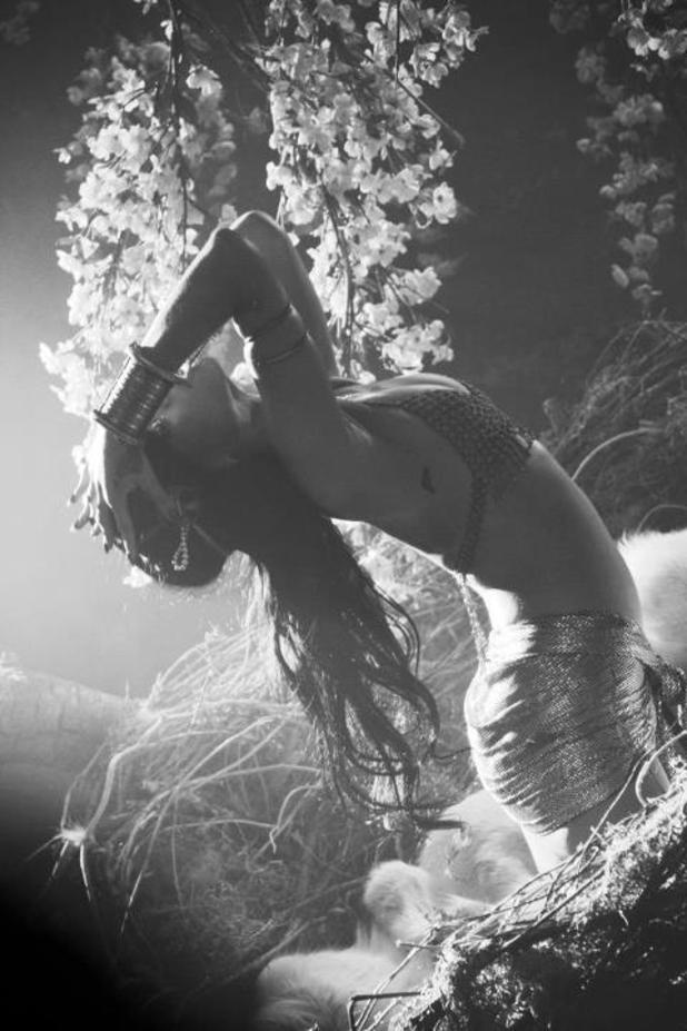 Η Ριάνα γλεντάει και τον Ντρογκμπά! (photos+video)