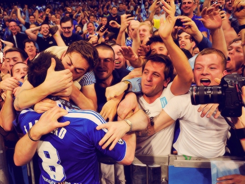 Η Ριάνα γλεντάει και τον Ντρογκμπά! (photos+video)