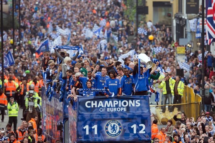 Η Ριάνα γλεντάει και τον Ντρογκμπά! (photos+video)