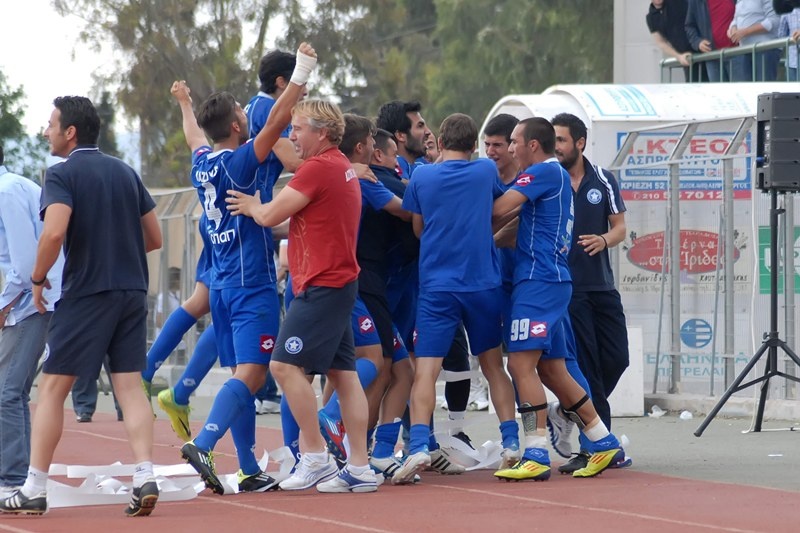 Αστέρας Μαγούλας: Σαμπάνιες... παραμονής
