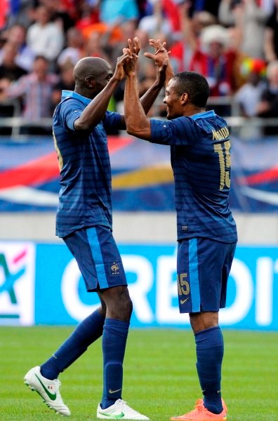 Euro 2012: Συνέχισε νικηφόρα η Γαλλία (photos+videos)