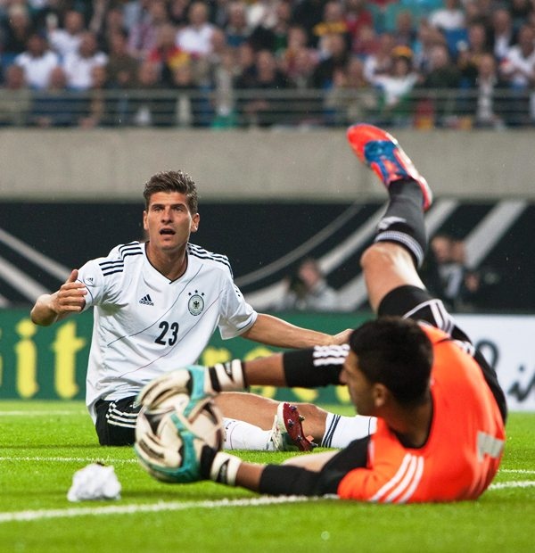 Euro 2012: Έδειξε βελτίωση η Γερμανία (photos+videos)