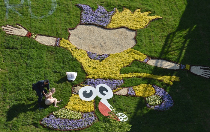 Euro 2012: Με εμφάνιση… μορίου η FEMEN (photos+video)