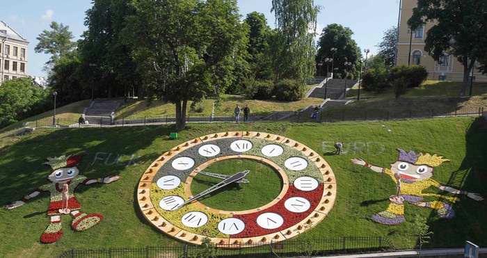 Euro 2012: Με εμφάνιση… μορίου η FEMEN (photos+video)