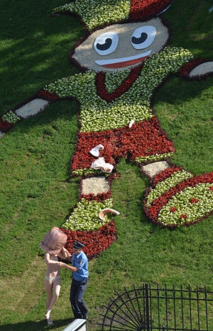 Euro 2012: Με εμφάνιση… μορίου η FEMEN (photos+video)
