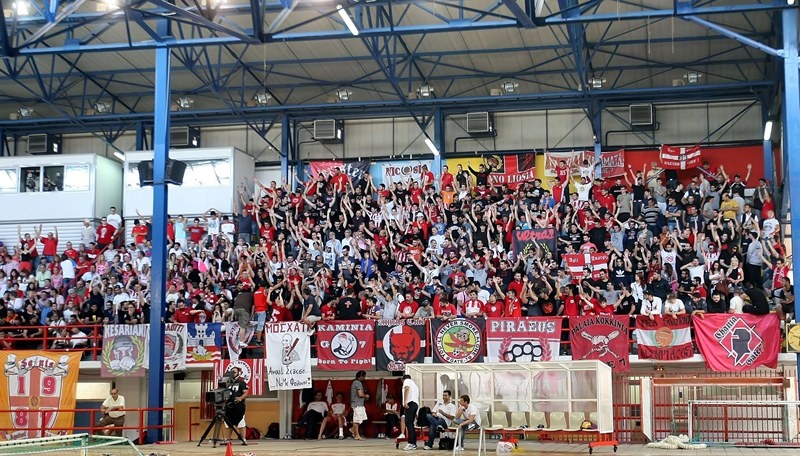 «Σέρνει» τον Ολυμπιακό μέχρι το... Λαιμό, η Βουλιαγμένη! (photos)