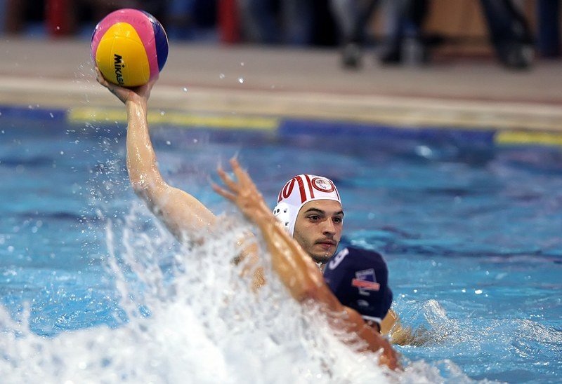 «Σέρνει» τον Ολυμπιακό μέχρι το... Λαιμό, η Βουλιαγμένη! (photos)