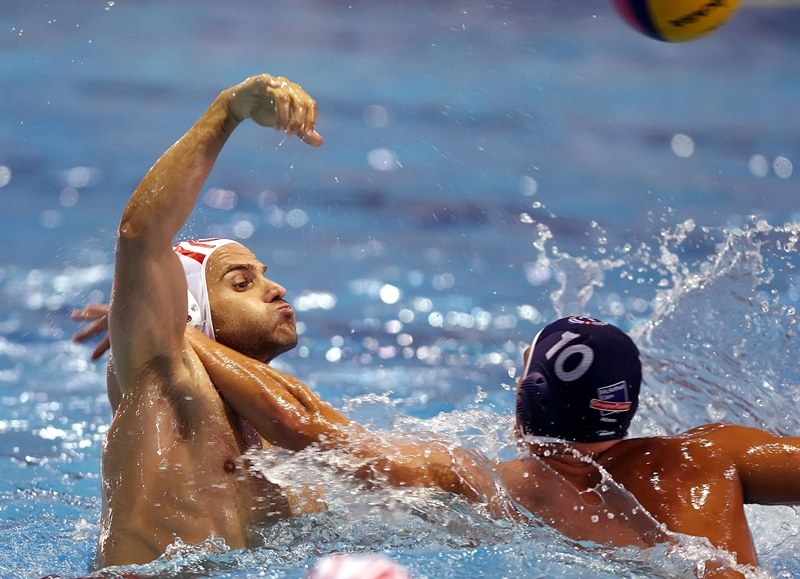 «Σέρνει» τον Ολυμπιακό μέχρι το... Λαιμό, η Βουλιαγμένη! (photos)