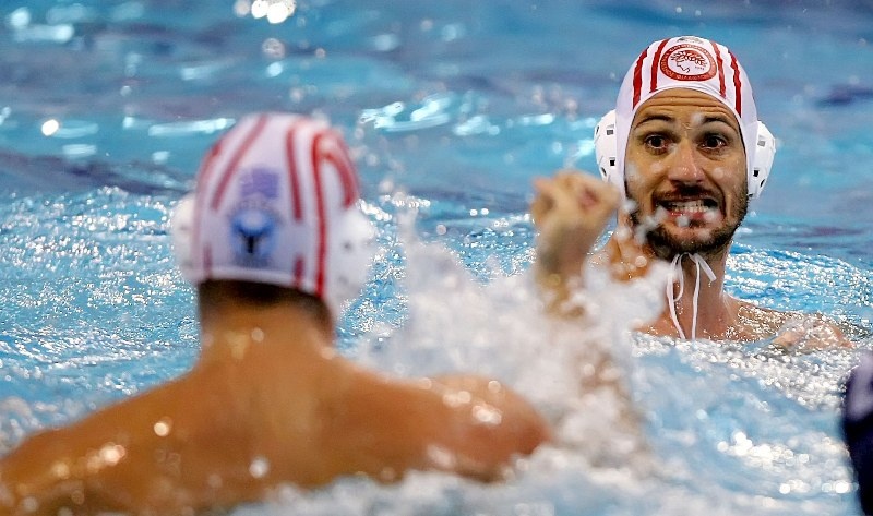 «Σέρνει» τον Ολυμπιακό μέχρι το... Λαιμό, η Βουλιαγμένη! (photos)