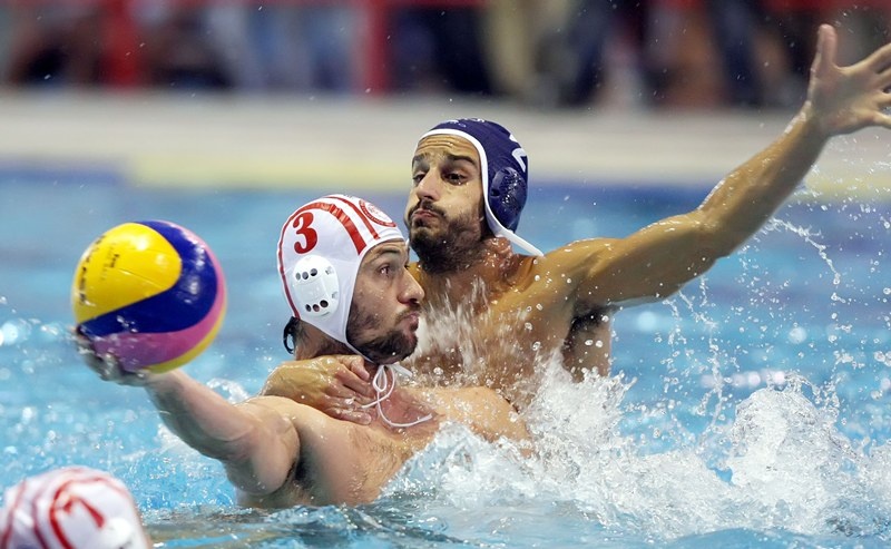 «Σέρνει» τον Ολυμπιακό μέχρι το... Λαιμό, η Βουλιαγμένη! (photos)