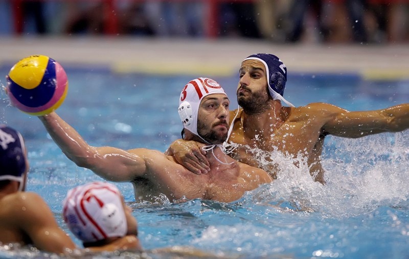 «Σέρνει» τον Ολυμπιακό μέχρι το... Λαιμό, η Βουλιαγμένη! (photos)