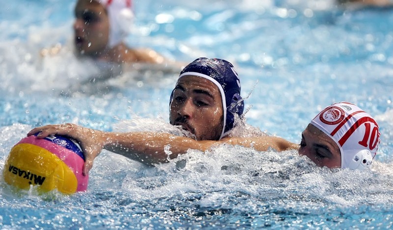 «Σέρνει» τον Ολυμπιακό μέχρι το... Λαιμό, η Βουλιαγμένη! (photos)