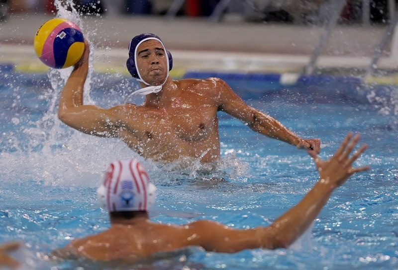 «Σέρνει» τον Ολυμπιακό μέχρι το... Λαιμό, η Βουλιαγμένη! (photos)