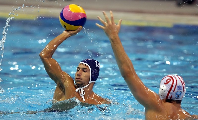 «Σέρνει» τον Ολυμπιακό μέχρι το... Λαιμό, η Βουλιαγμένη! (photos)