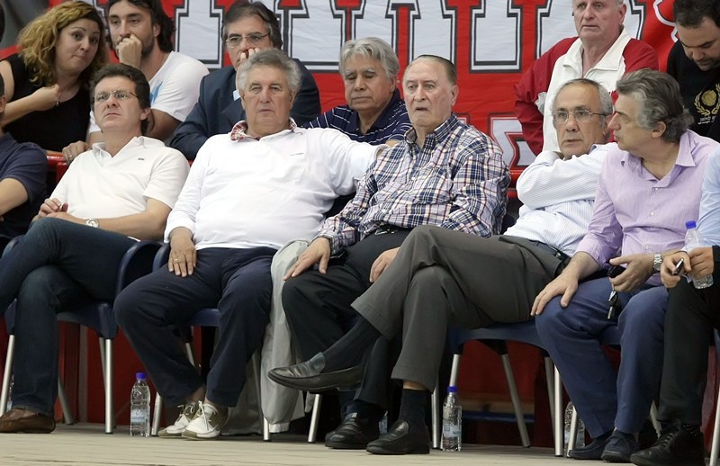 «Σέρνει» τον Ολυμπιακό μέχρι το... Λαιμό, η Βουλιαγμένη! (photos)