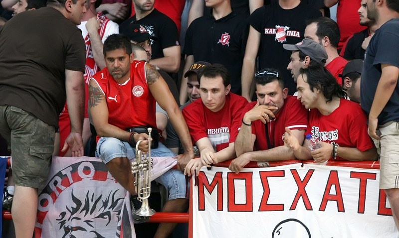 «Σέρνει» τον Ολυμπιακό μέχρι το... Λαιμό, η Βουλιαγμένη! (photos)