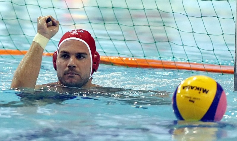 «Σέρνει» τον Ολυμπιακό μέχρι το... Λαιμό, η Βουλιαγμένη! (photos)