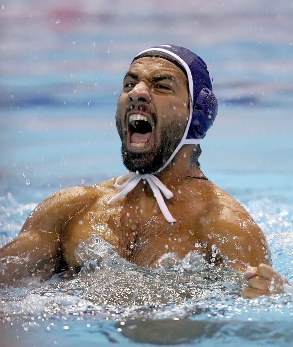 «Σέρνει» τον Ολυμπιακό μέχρι το... Λαιμό, η Βουλιαγμένη! (photos)