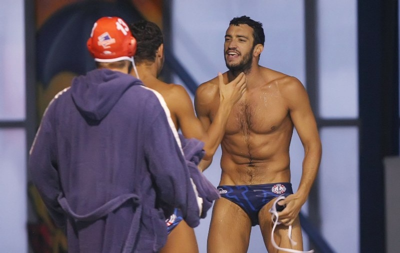 «Σέρνει» τον Ολυμπιακό μέχρι το... Λαιμό, η Βουλιαγμένη! (photos)