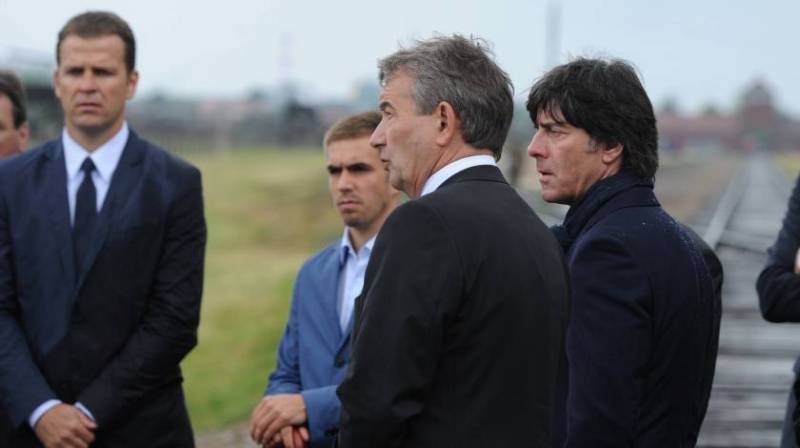 Euro 2012: Επισκέφθηκε το Άουσβιτς η Γερμανία (photos)