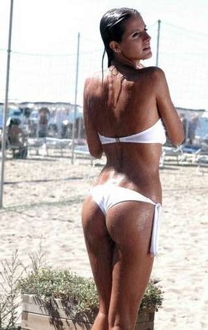 Η γυμνή… πλευρά του Euro 2012 (photos+videos)