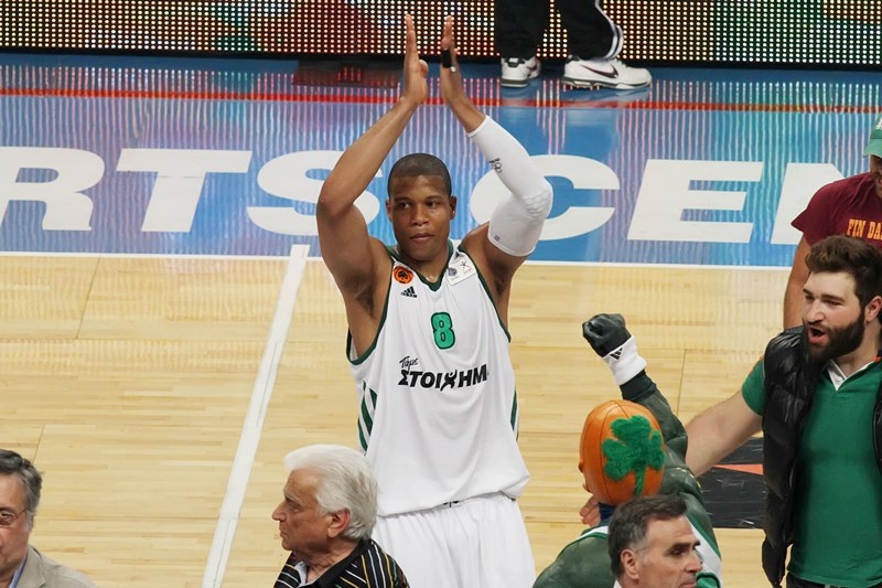 Στο πλευρό του «εξάστερου» οι οπαδοί του (photos)