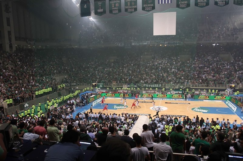 Στο πλευρό του «εξάστερου» οι οπαδοί του (photos)