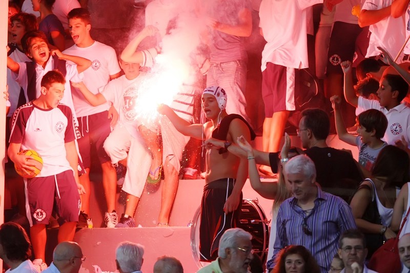 Τα σήκωσε όλα η Βουλιαγμένη! (video+photos)