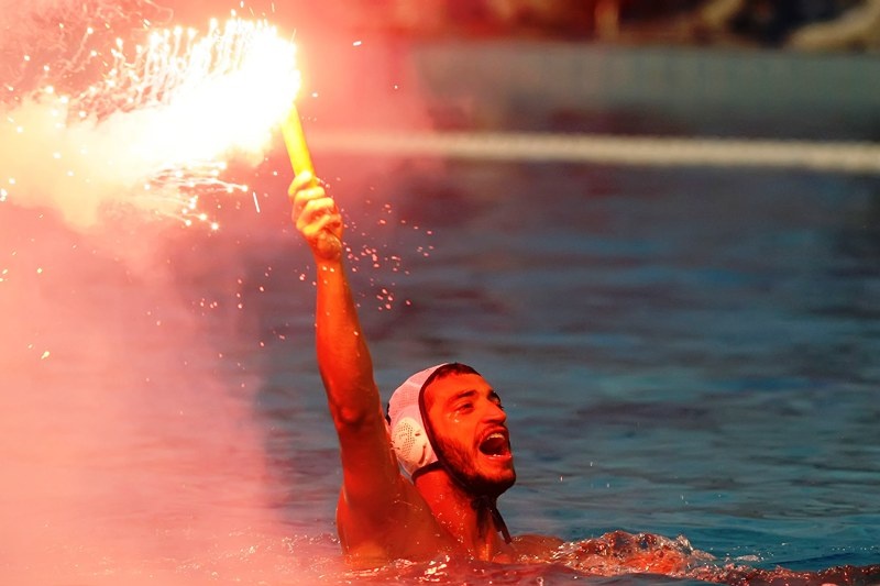 Τα σήκωσε όλα η Βουλιαγμένη! (video+photos)