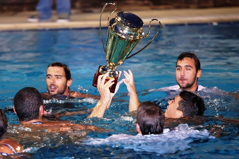 Τα σήκωσε όλα η Βουλιαγμένη! (video+photos)