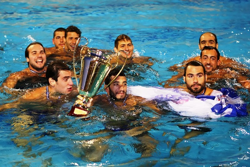 Τα σήκωσε όλα η Βουλιαγμένη! (video+photos)