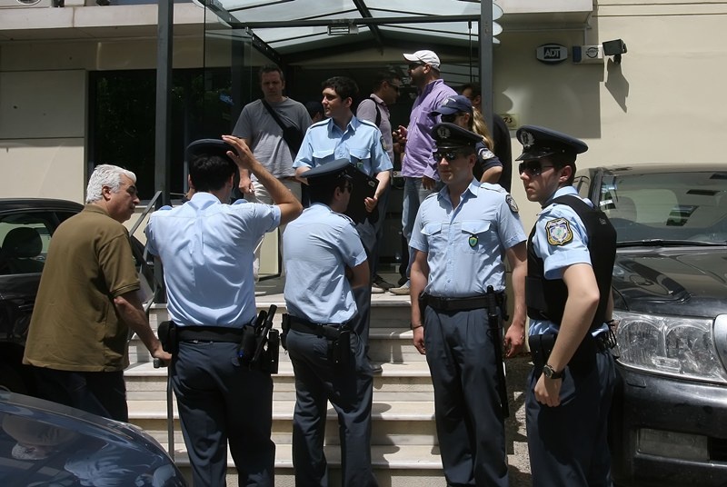 Super League: Ντου οπαδών της ΑΕΚ στο ΔΣ της λίγκας (photos)