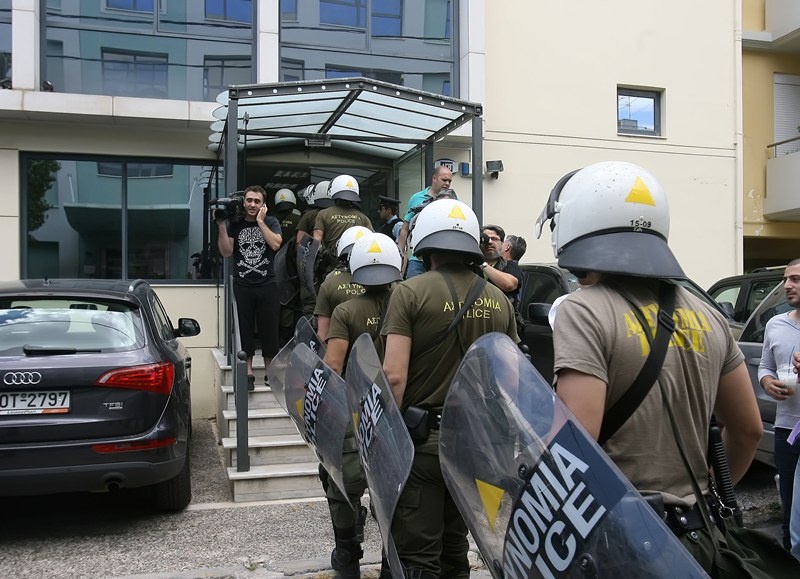 Super League: Ντου οπαδών της ΑΕΚ στο ΔΣ της λίγκας (photos)