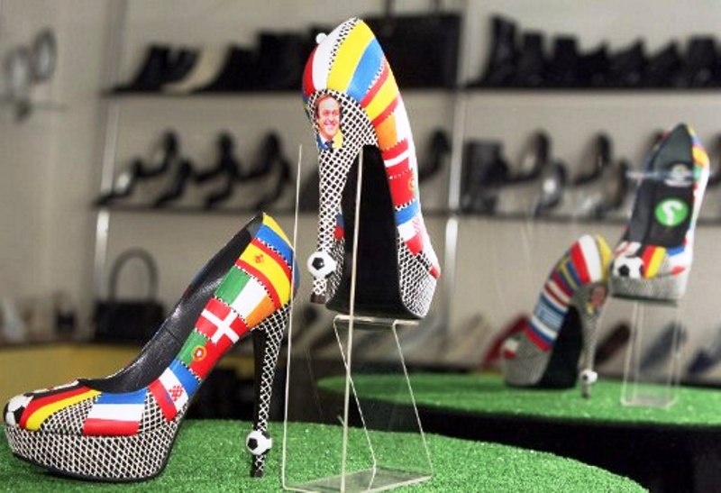 Euro 2012: Οι… γόβες της διοργάνωσης (photos)