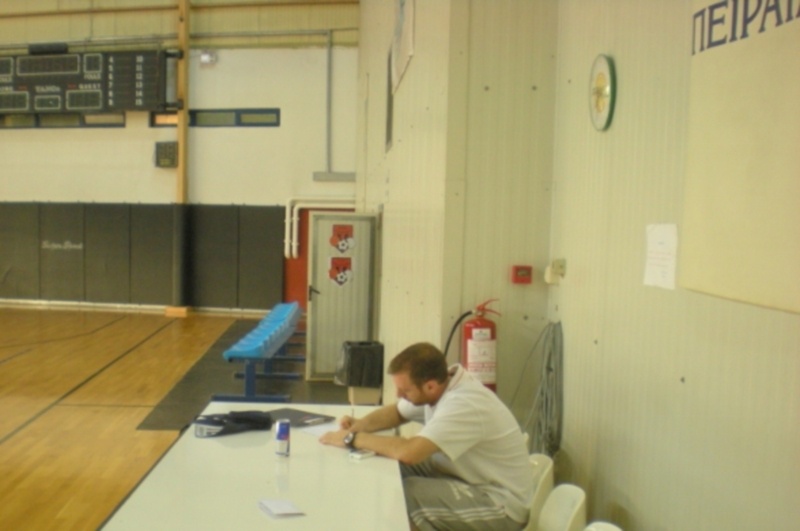 Μάντζαρης: «Τα κεφάλια μέσα!» (photos)