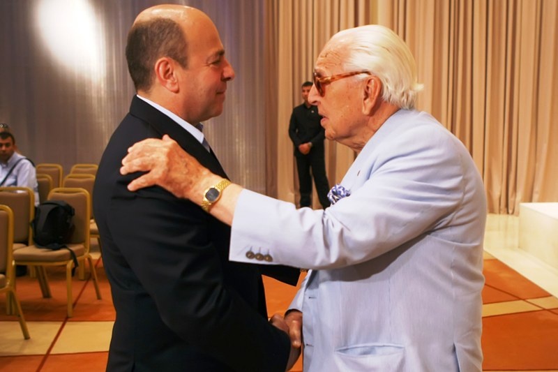 Παίρνει τις μετοχές ο Αλαφούζος (photos)