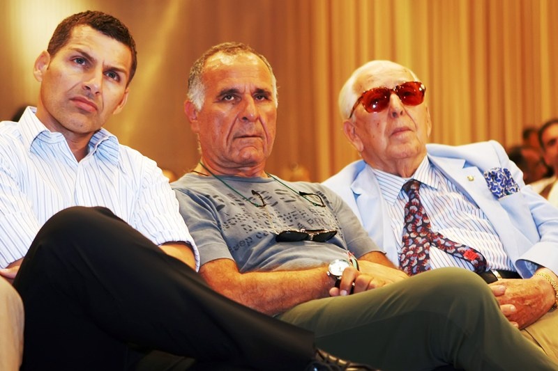 Παίρνει τις μετοχές ο Αλαφούζος (photos)