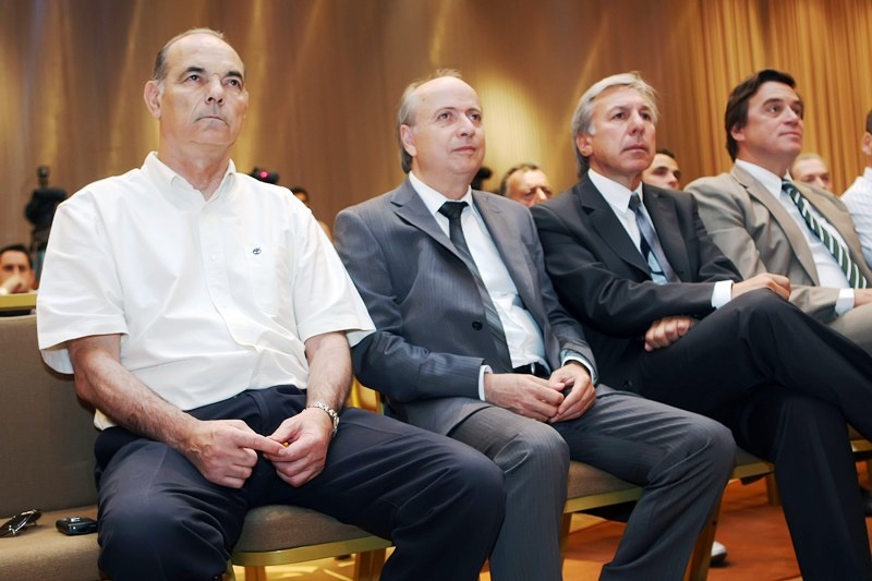 Παίρνει τις μετοχές ο Αλαφούζος (photos)